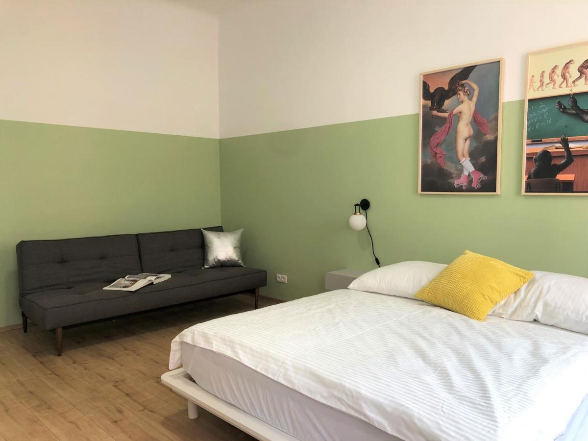 Large - Great For Groups - With Balcony Or Terrace Apartamento