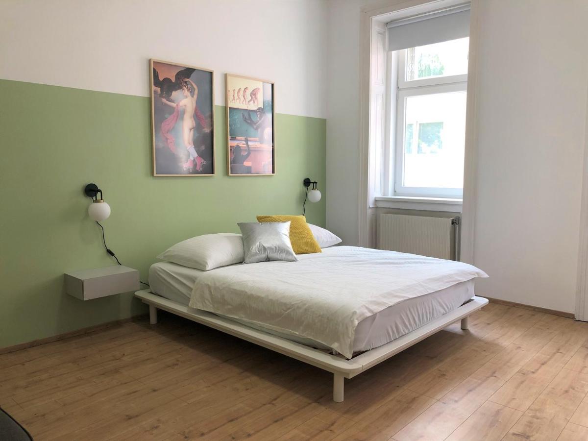 Large - Great For Groups - With Balcony Or Terrace Apartamento