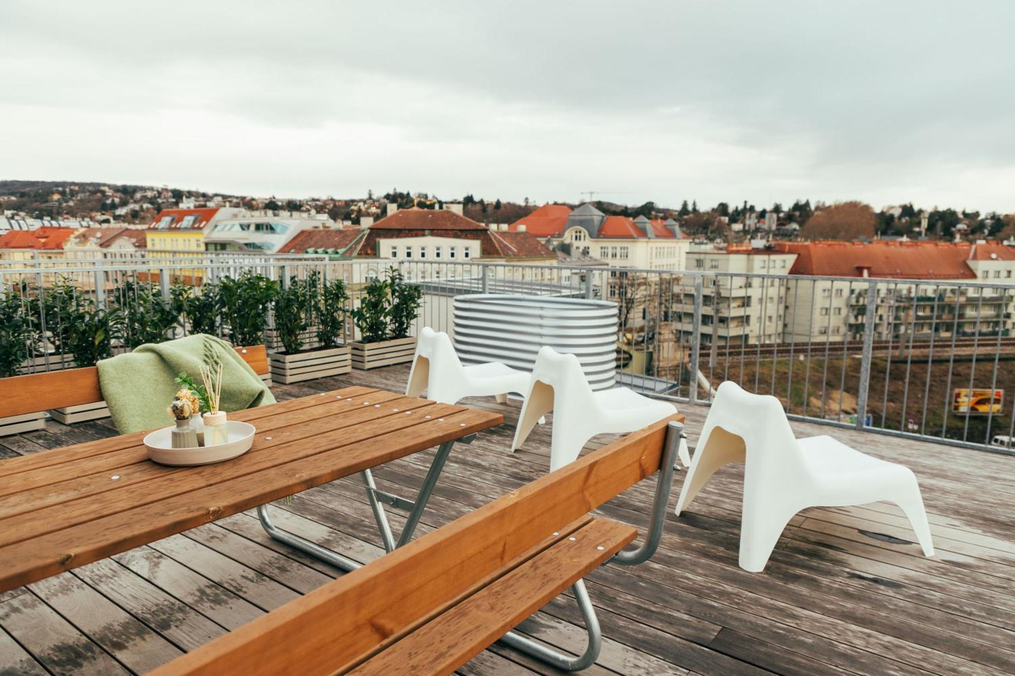 Large - Great For Groups - With Balcony Or Terrace Apartamento Viena