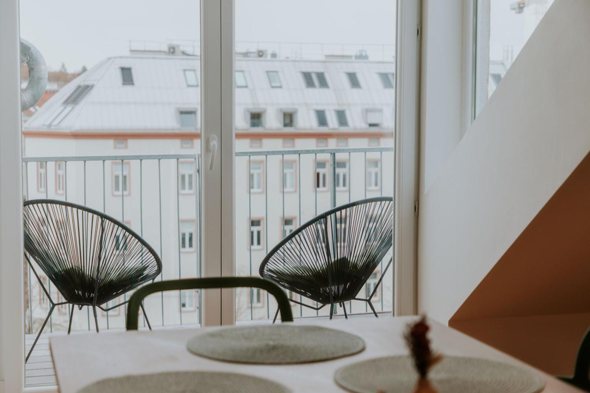 Large - Great For Groups - With Balcony Or Terrace Apartamento Viena